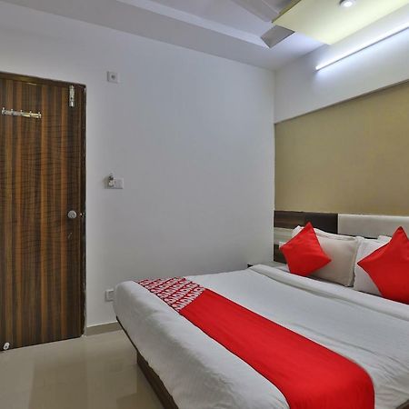 Hotel Sunstay Ахмедабад Екстериор снимка
