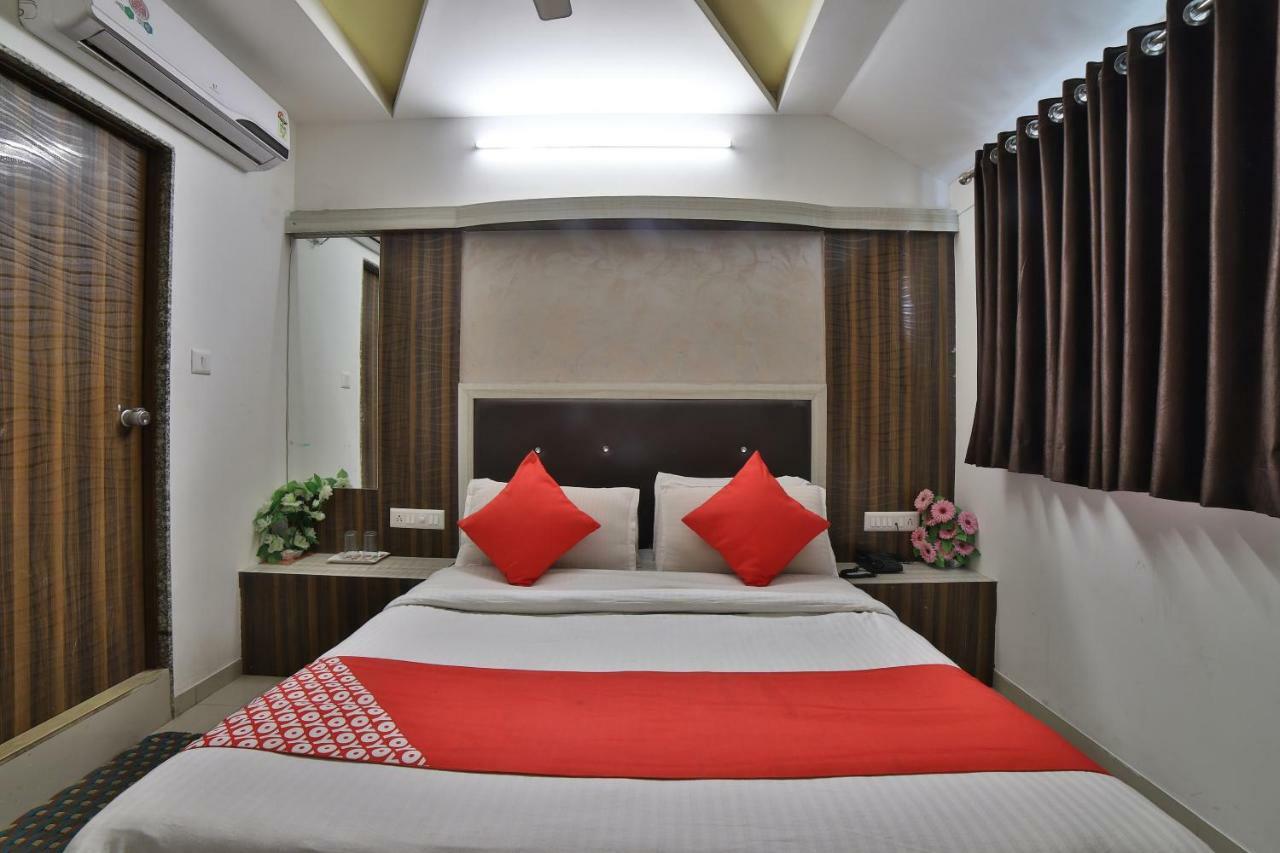 Hotel Sunstay Ахмедабад Екстериор снимка