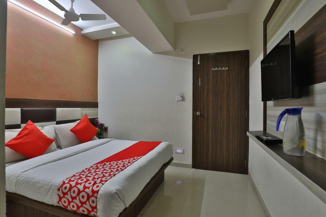 Hotel Sunstay Ахмедабад Екстериор снимка