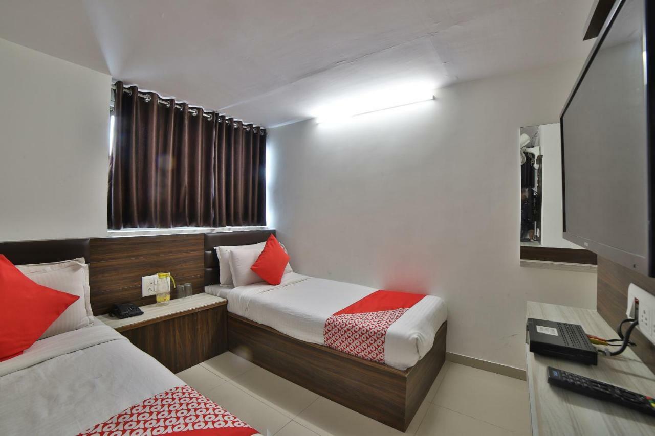 Hotel Sunstay Ахмедабад Екстериор снимка