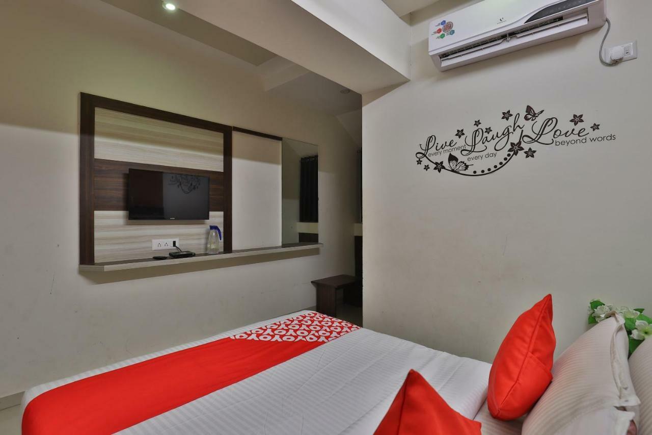 Hotel Sunstay Ахмедабад Екстериор снимка