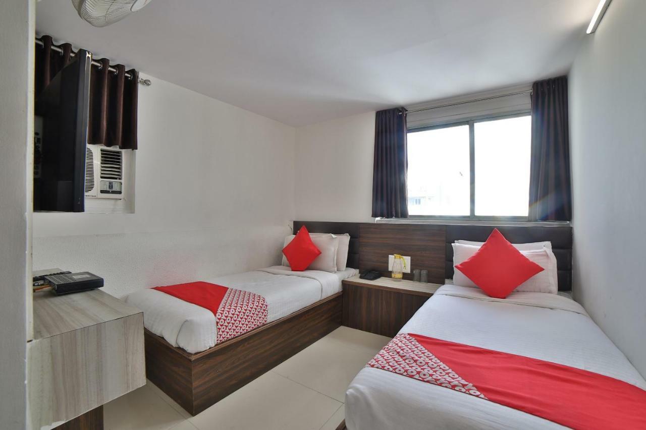 Hotel Sunstay Ахмедабад Екстериор снимка